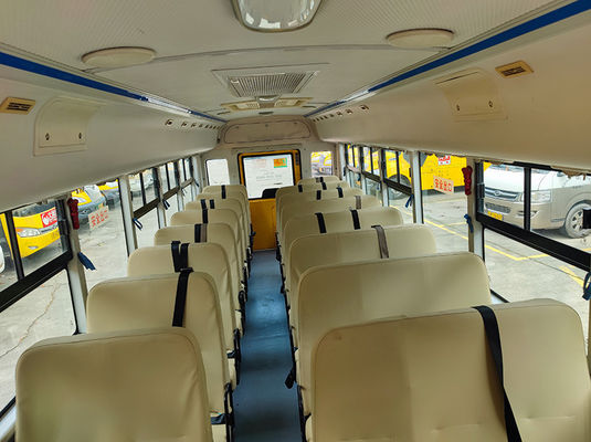 รถโรงเรียนใช้แล้ว 41 ที่นั่ง  เชื้อเพลิงดีเซล  ผลิตเดือนสิงหาคม 2014