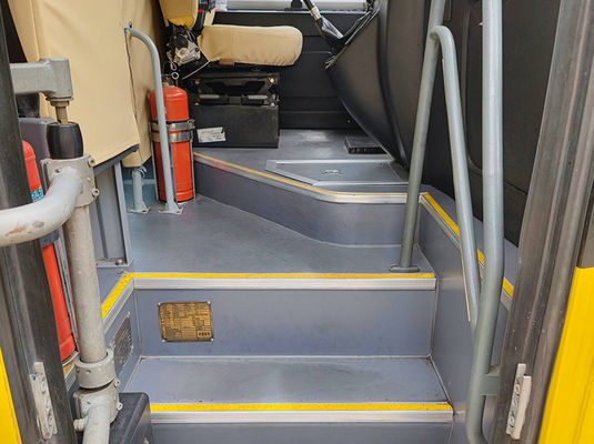 รถโรงเรียนใช้แล้ว 41 ที่นั่ง  เชื้อเพลิงดีเซล  ผลิตเดือนสิงหาคม 2014