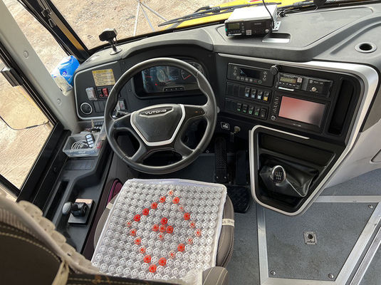 รถเมล์โรงเรียนที่ใช้สําหรับขนส่งนักเรียน 52 ที่นั่ง