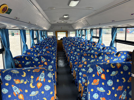 รถเมล์โรงเรียนที่ใช้สําหรับขนส่งนักเรียน 52 ที่นั่ง