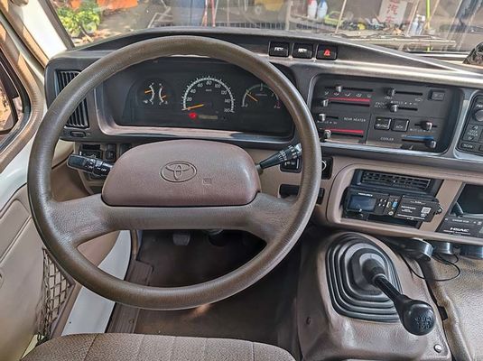 20 ที่นั่ง รถบัสโตโยต้ามือสอง 120 Km / H LHD รถบัสมือซ้าย