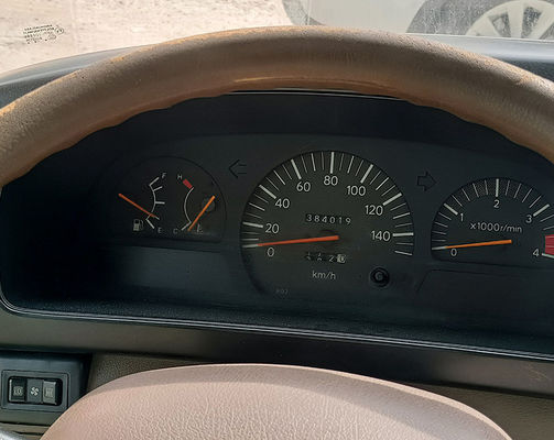 รถบัสมือสอง รถบัสขนาดเล็ก LHD 23 ที่นั่ง พร้อมเครื่องส่งด้วยมือ และประเภทน้ํามันดีเซล