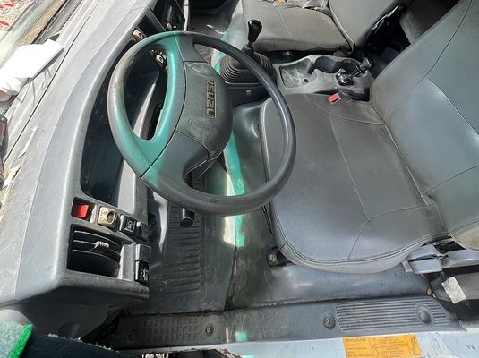 รถบรรทุก Isuzu มือสอง ELF รถบรรทุก 600p 700P 4X2 รถบรรทุกเบามือสอง 175hp เครื่องยนต์ดีเซล รถบรรทุก