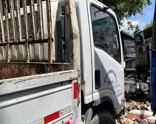 Isuzu ใช้รถบรรทุกคาร์โก้ 2 ประตู เครื่องดีเซลรถบรรทุกรถบรรทุกเบา