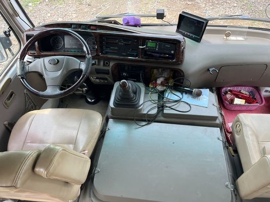 รถบัสดีเซลมือสอง 18 ที่นั่ง ระยะทาง 180,000 กิโลเมตร และประตูเดียว Golden Dragon