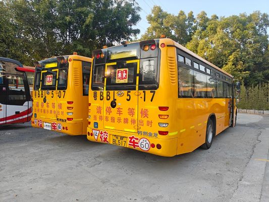 56 ที่นั่ง เครื่องยนต์ดีเซล LHD KLQ6106XQE4 Uesd รถบัสโรงเรียน ผลิตในจีน
