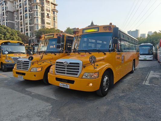56 ที่นั่ง เครื่องยนต์ดีเซล LHD KLQ6106XQE4 Uesd รถบัสโรงเรียน ผลิตในจีน