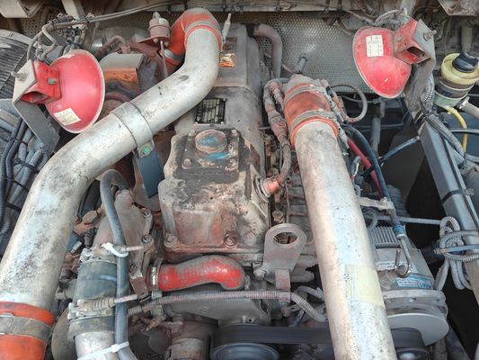 56 ที่นั่ง เครื่องยนต์ดีเซล LHD KLQ6106XQE4 Uesd รถบัสโรงเรียน ผลิตในจีน