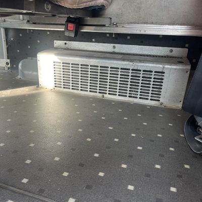 ยูชาย 330 เครื่องยนต์ แบรนด์แมนูเอล มือสอง โกลเด้น ดรากอน 63 ที่นั่ง รถบัสสีเหลือง